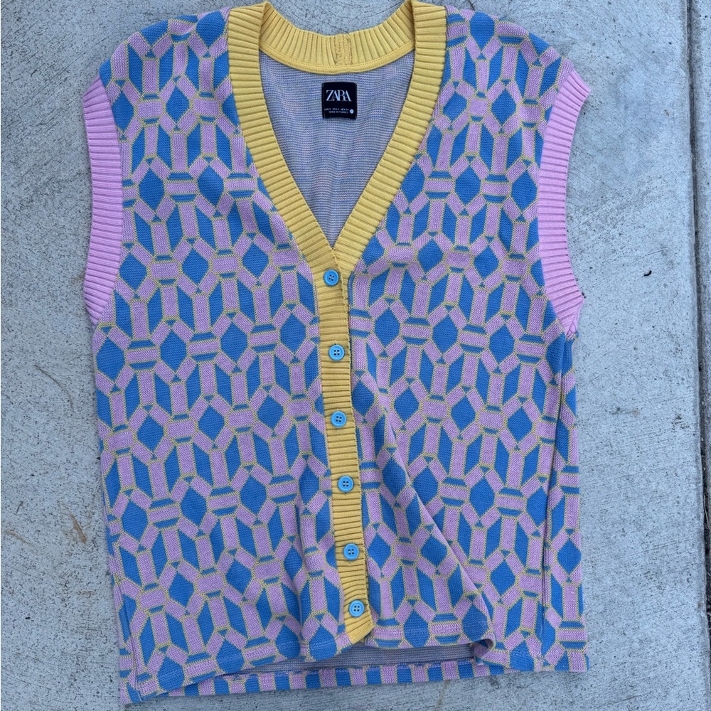 Multicolor Zara button down vest! 

#spring #zara #color